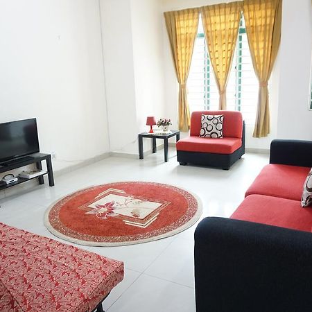Warisan Indah Homestay Klia 1 Melayu Sahaja セパン エクステリア 写真