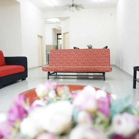 Warisan Indah Homestay Klia 1 Melayu Sahaja セパン エクステリア 写真