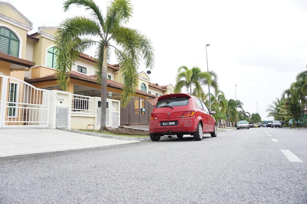 Warisan Indah Homestay Klia 1 Melayu Sahaja セパン エクステリア 写真