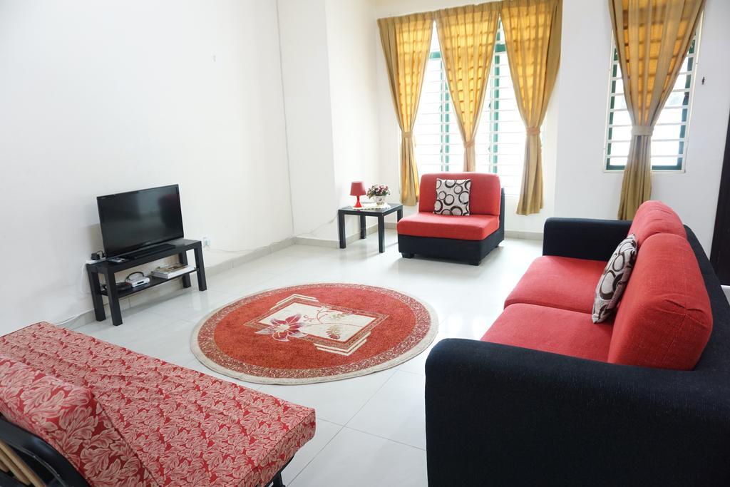 Warisan Indah Homestay Klia 1 Melayu Sahaja セパン エクステリア 写真