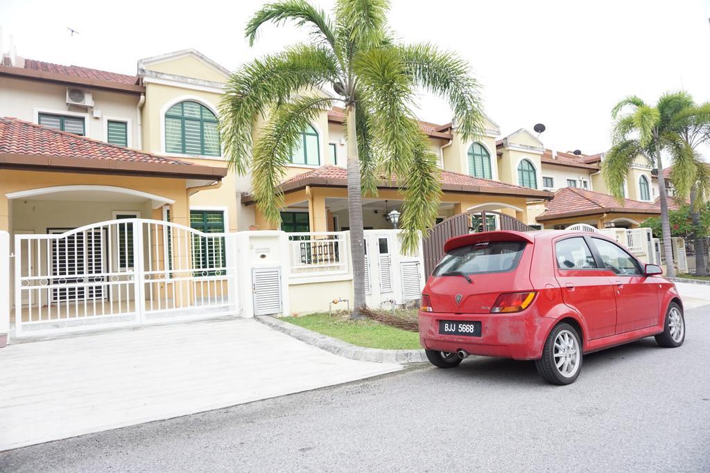 Warisan Indah Homestay Klia 1 Melayu Sahaja セパン エクステリア 写真