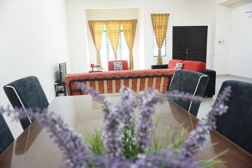 Warisan Indah Homestay Klia 1 Melayu Sahaja セパン エクステリア 写真