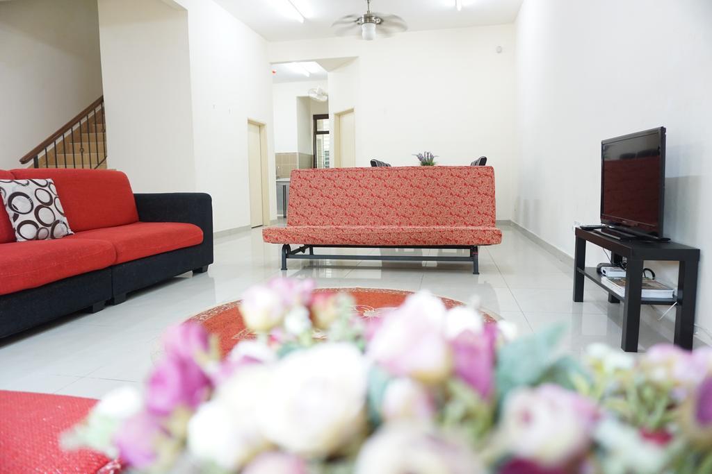 Warisan Indah Homestay Klia 1 Melayu Sahaja セパン エクステリア 写真