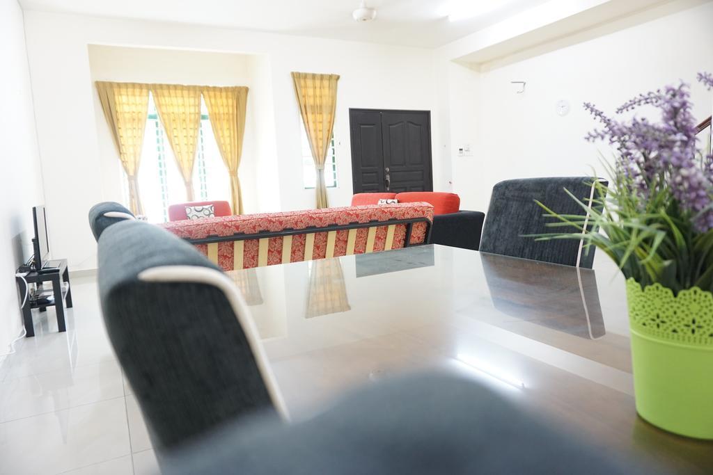 Warisan Indah Homestay Klia 1 Melayu Sahaja セパン エクステリア 写真